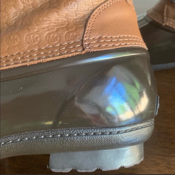 Michael Kors Easton Duck Boot Brown size 9 - Picture 5 of 5